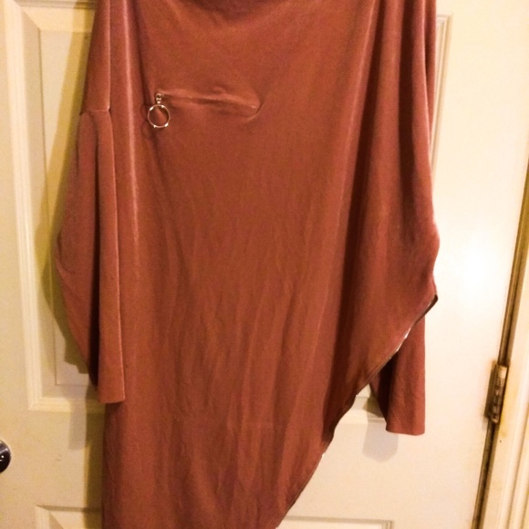 Modern Assymetric Zippered Tunic - Picture 2 of 5